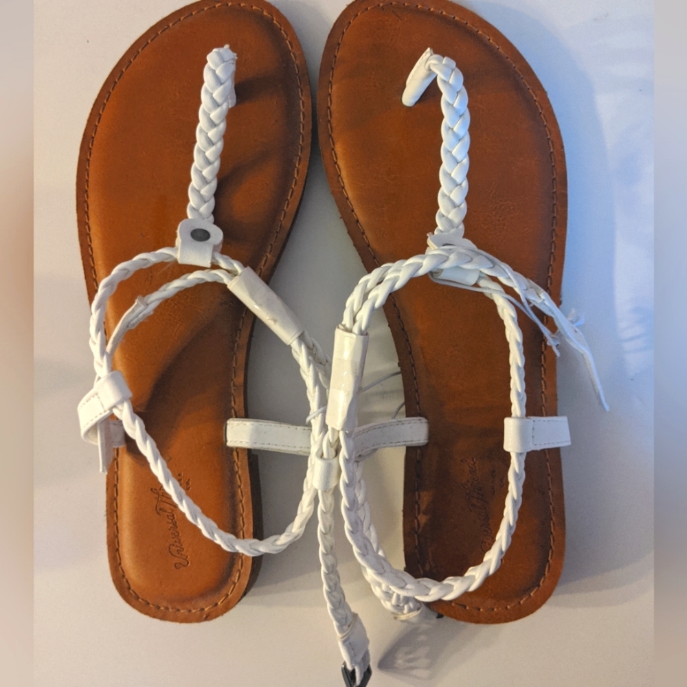 Universal Thread: Cute Flat Boho Sandals - size 7